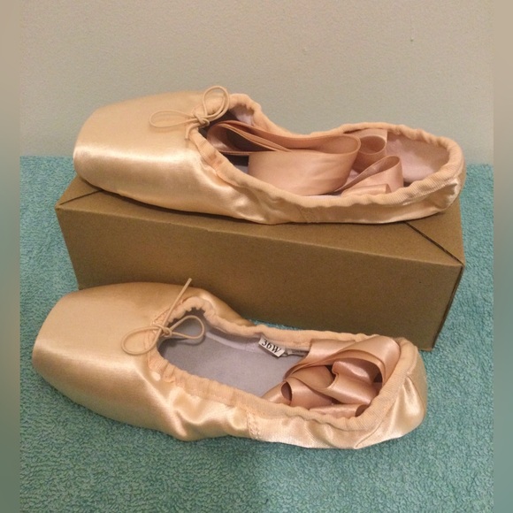 Pink Satin Ballet Pointe Slippers - Picture 2 of 9